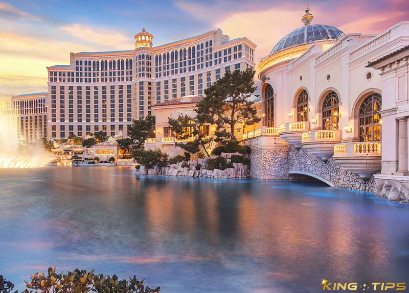 The casino Bellagio contains over 2,300 high-end gaming machines