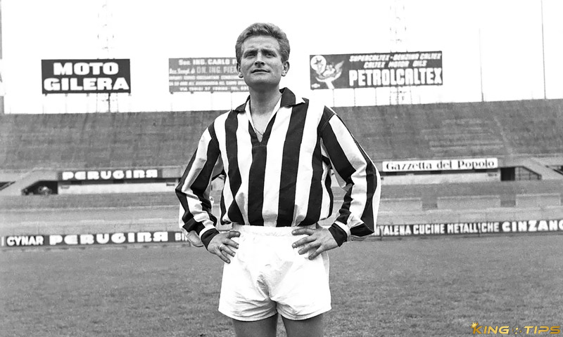 Boniperti's first league title with Juventus came in the 1949/50 season