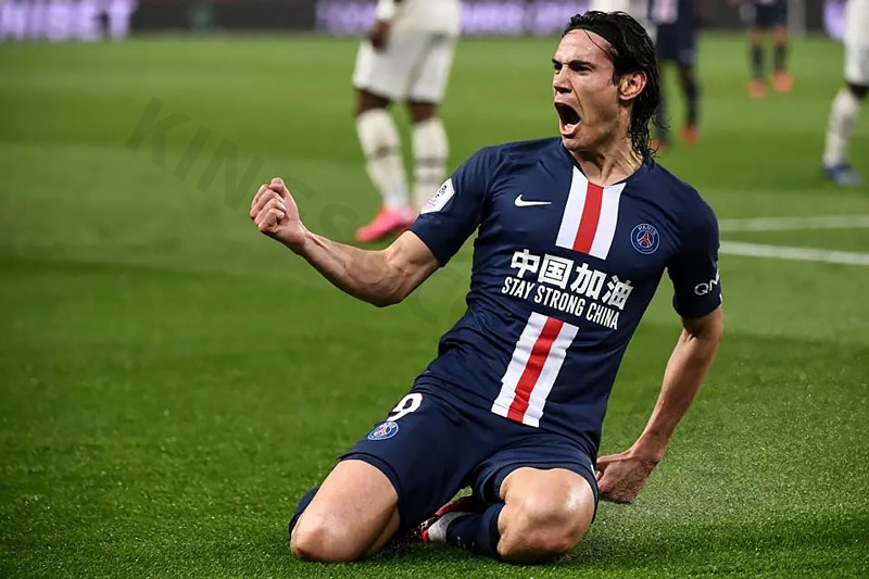 Striker E. Cavani played explosively in the colors of PSG club