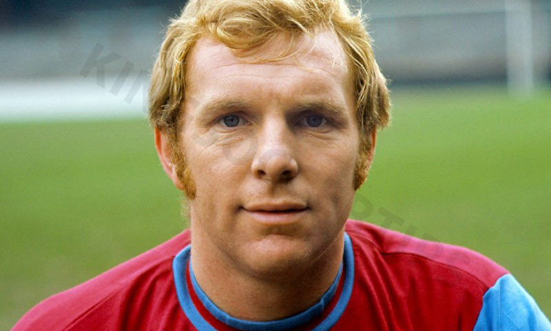 Bobby Moore is famous soccer player number 6