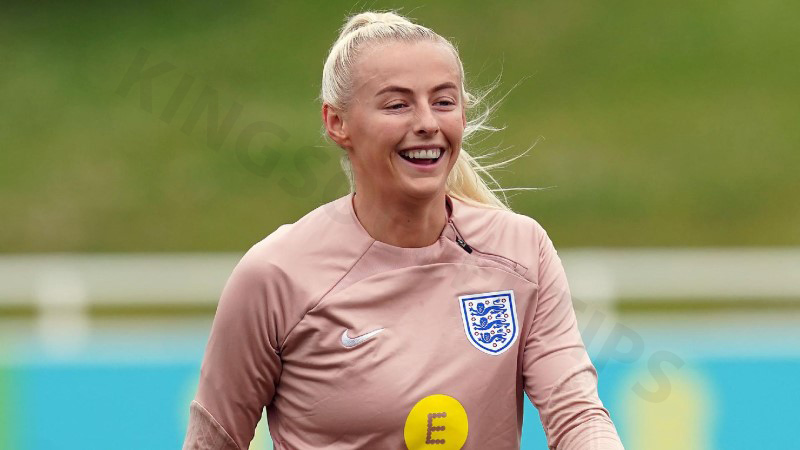 Chloe Kelly is a famous British female soccer player