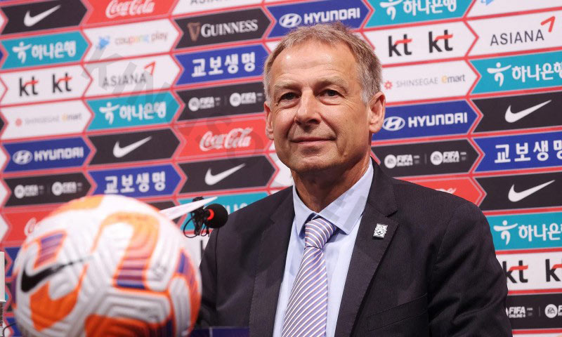 Jurgen Klinsmann is a famous soccer player with the number 18