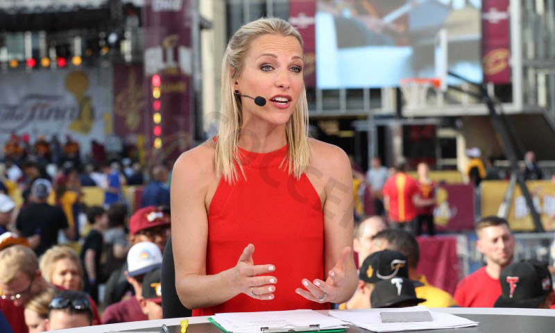 Lindsay Czarniak is a sharp and intelligent reporter