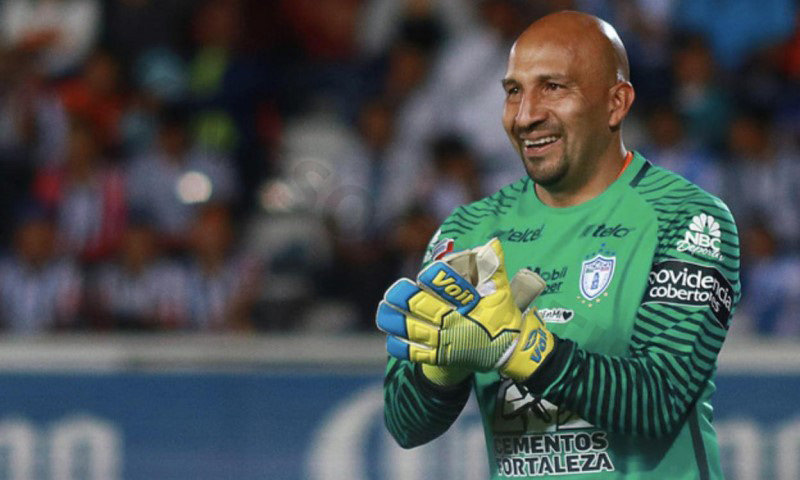 Oscar Pérez Rojas is one of the shortest goalkeepers