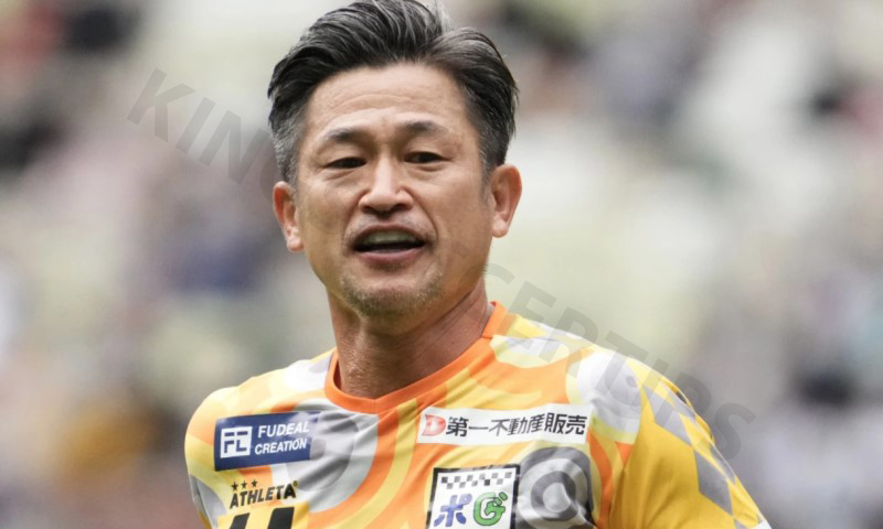 Kazuyoshi Miura is the oldest players in soccer