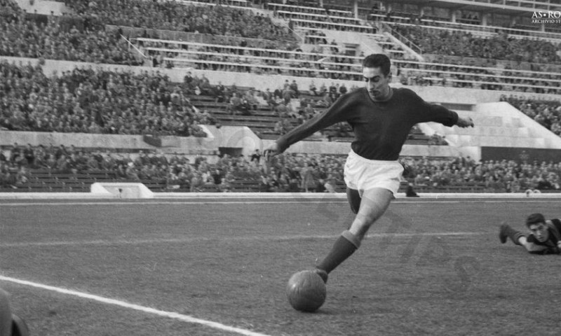 Alcides Ghiggia is the best Uruguayan soccer player