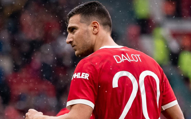 Diogo Dalot - Famous soccer players with number 20
