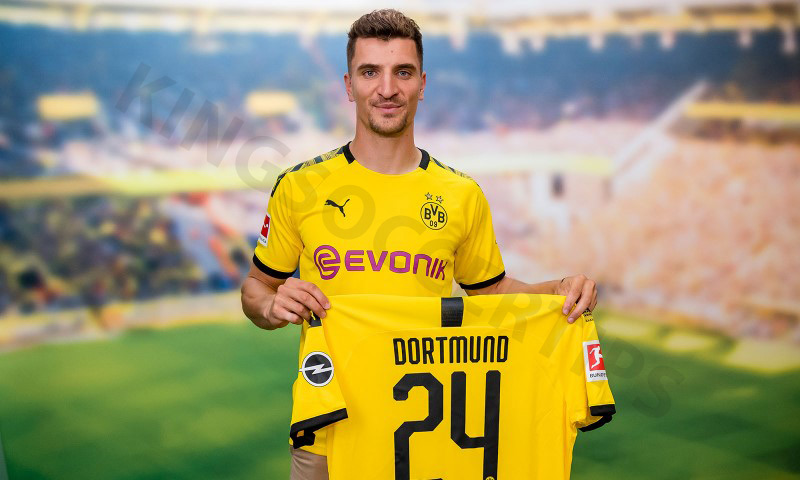 Thomas Meunier is participating in the defense of the Borussia Dortmund team