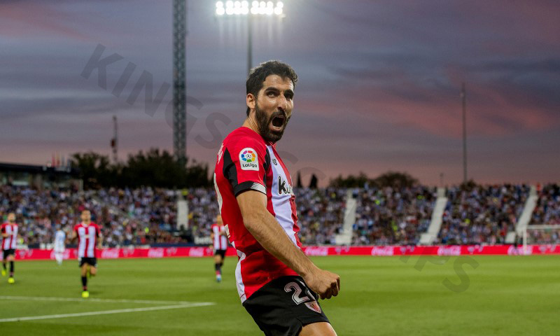 Raul Garcia is the player who received the most yellow cards in a soccer game