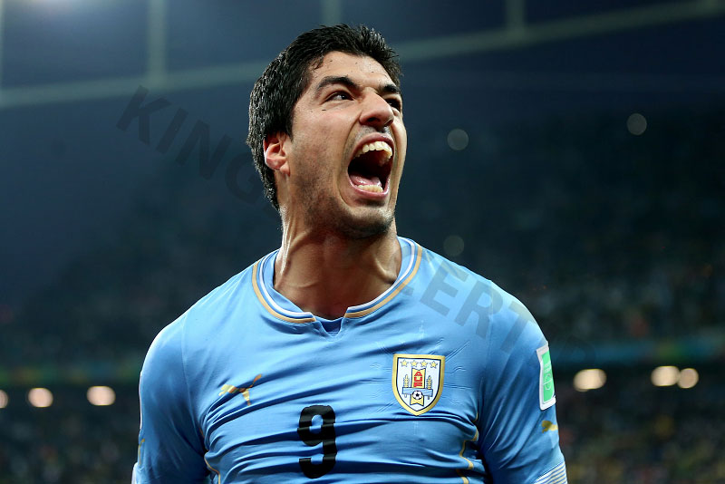 Luis Suarez - Most right footed goals