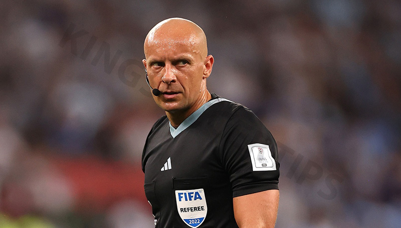 Best football referee in the world​: Pierluigi Collina