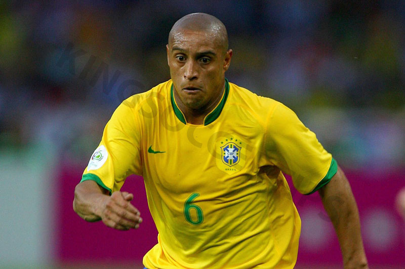 Roberto Carlos - Most powerful kick in soccer