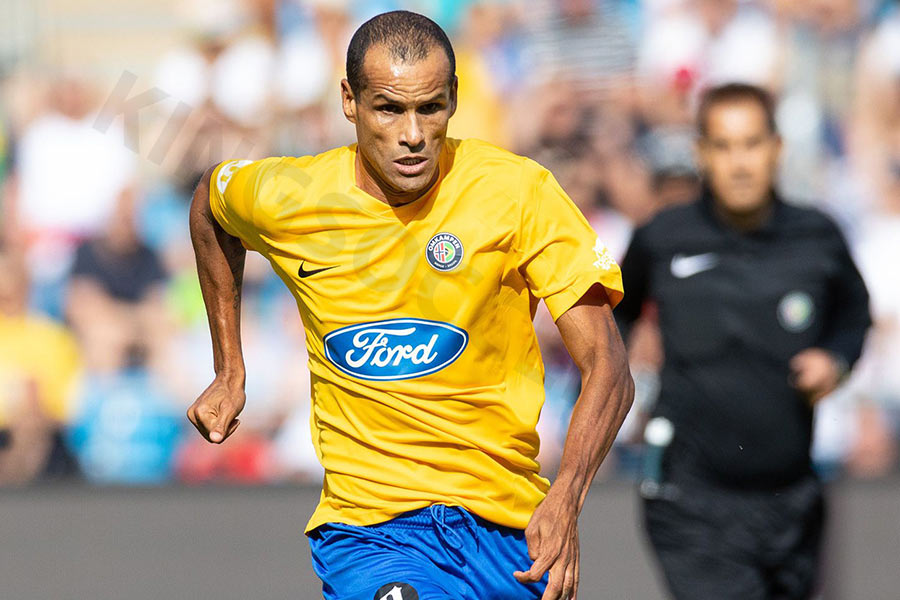 Famous number 11 soccer players: Rivaldo