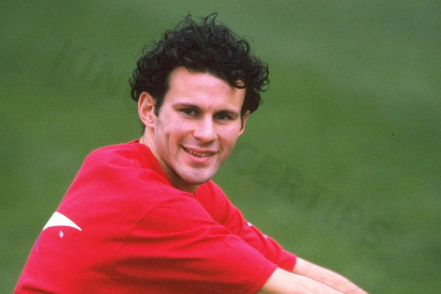 Famous football players number 11: Ryann Giggs