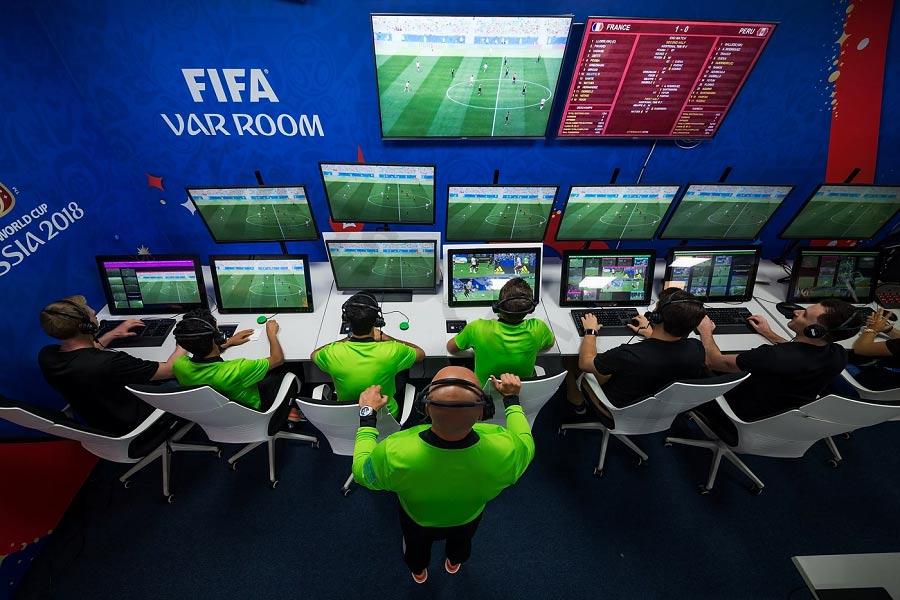 What is a var in football will it be applied in the 2022 World Cup?