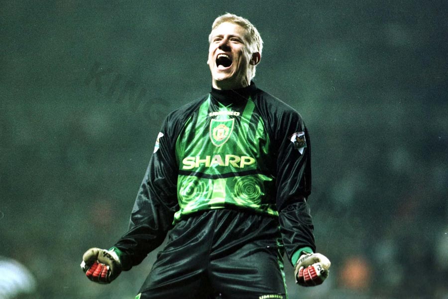 Disallowed goal in soccer: Peter Schmeichel vs Wimbledon