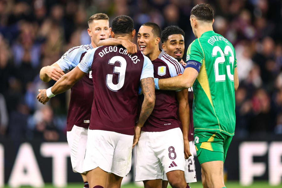 Disallowed goal in soccer: Youri Tielemans vs Fulham