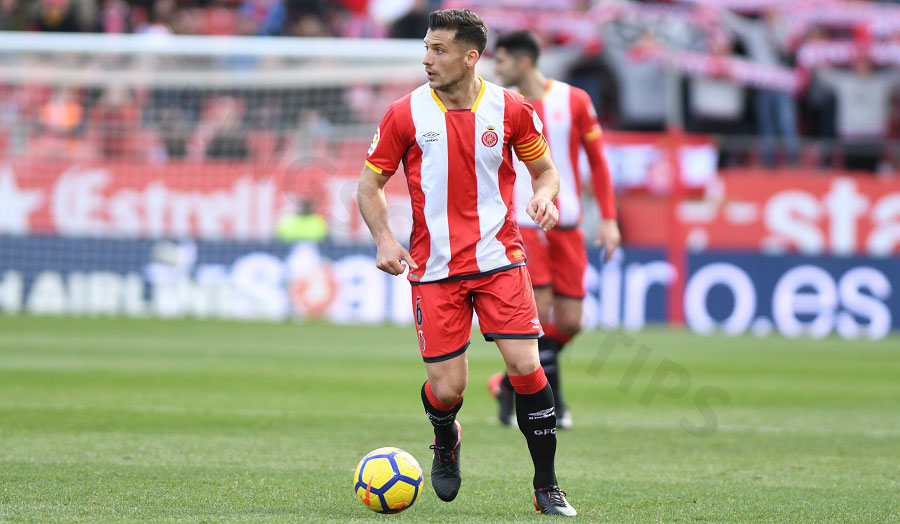 Álex Granell - Exemplary captain, conductor who controls the tempo of the match