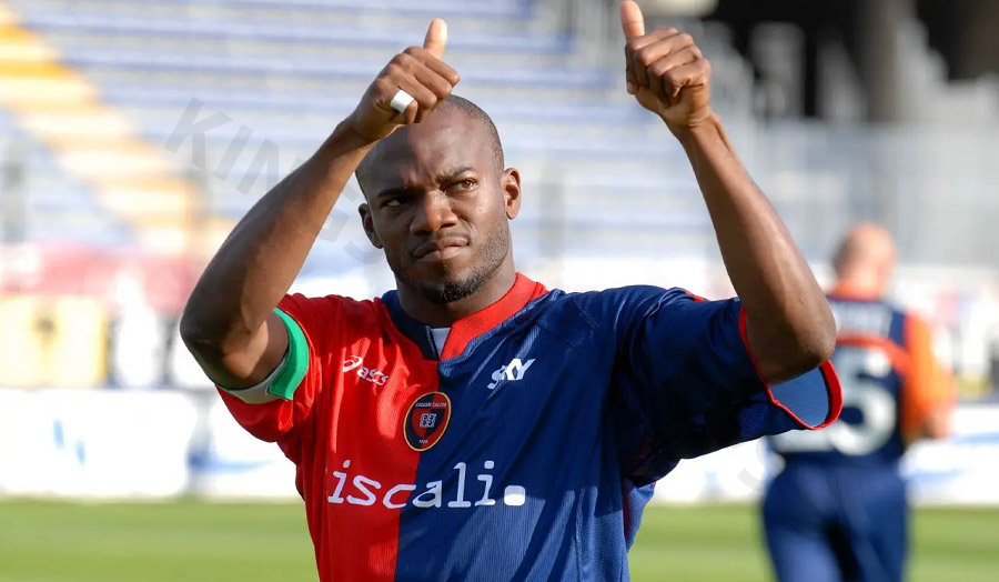 David Suazo was a fast and consistent striker with 102 goals for Cagliari from the late 1990s to the mid-2000s