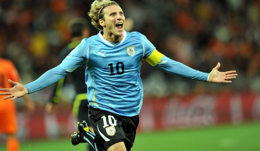 Diego Forlán – The cold-blooded assassin with top-notch scoring ability