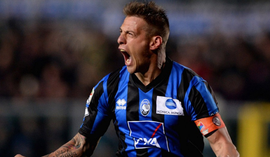 German Denis – Sharp striker with sharp scoring ability, always a big threat to the opponent's defense