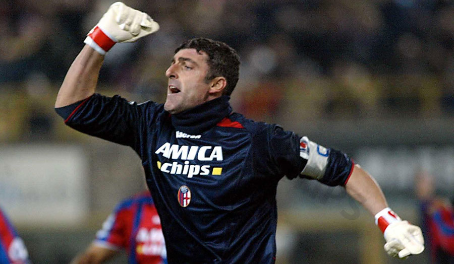 Gianluca Pagliuca - Excellent goalkeeper, symbol of defense and professionalism of Bologna