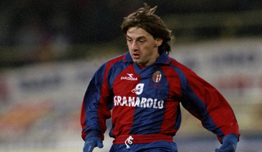Giuseppe Signori – Versatile striker with long-range shooting and accurate scoring ability
