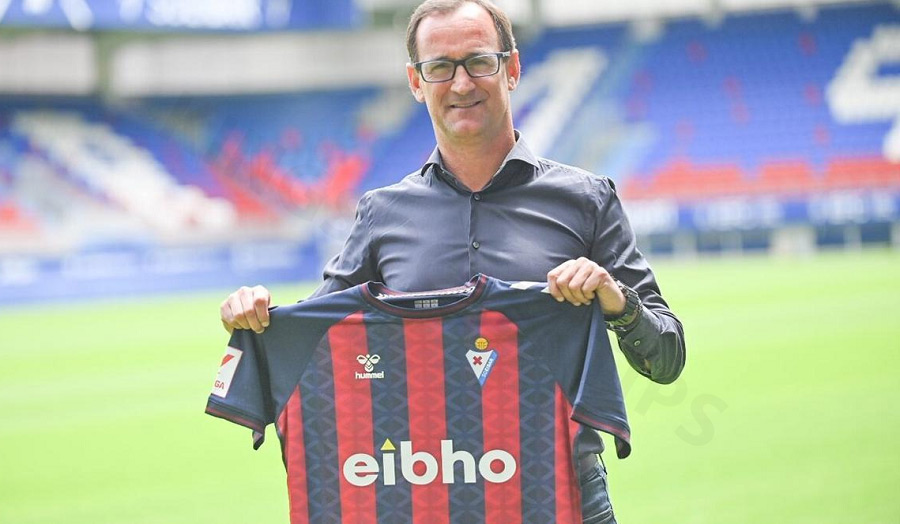 Joseba Etxeberria - A loyal striker, who has been with the club for nearly two decades and is a spiritual symbol of the club