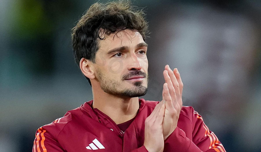 Mats Hummels – Intelligent centre-back, excellent in aerial ability and reading the game
