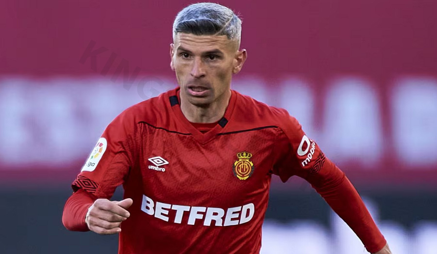 Salva Sevilla - The soul of the midfield, providing excellent control and coordination of play