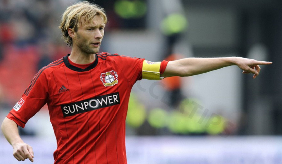 Simon Rolfes - Strong holding midfielder and midfield leader, balancing attack and defence