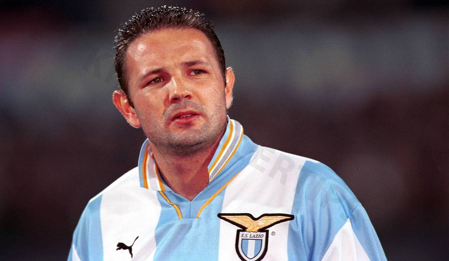 Sinisa Mihajlovic – A free-kick specialist with powerful shots