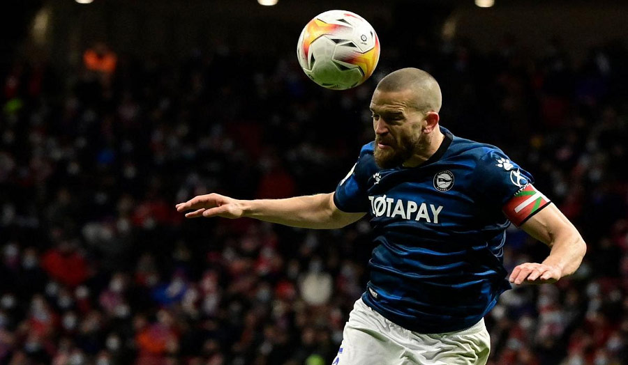 Víctor Laguardia - The durable centre-back who helped Alavés gain promotion and maintain form in La Liga