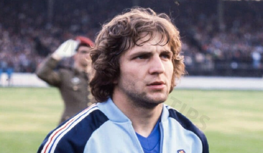 Albert Gemmrich – The main striker of the 1979 championship season, famous for his sharp scoring ability