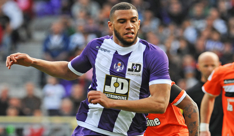 Étienne Capoue – Versatile defensive midfielder, a solid symbol in midfield