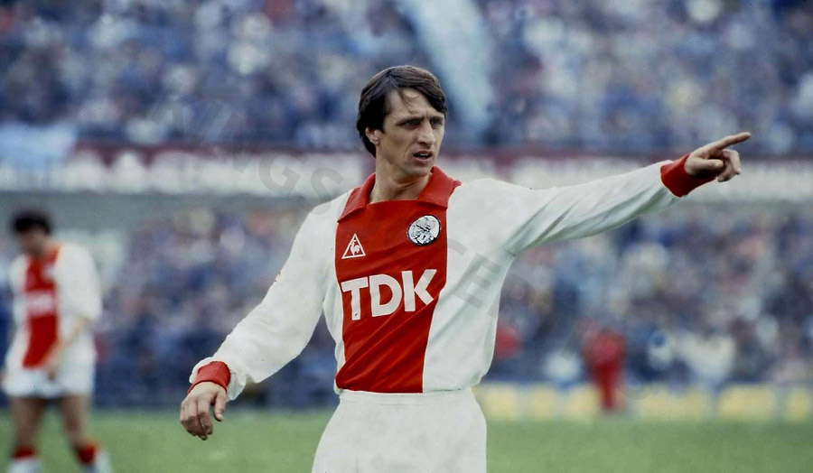 Johan Cruyff - The great legend, controlled the match and created total play