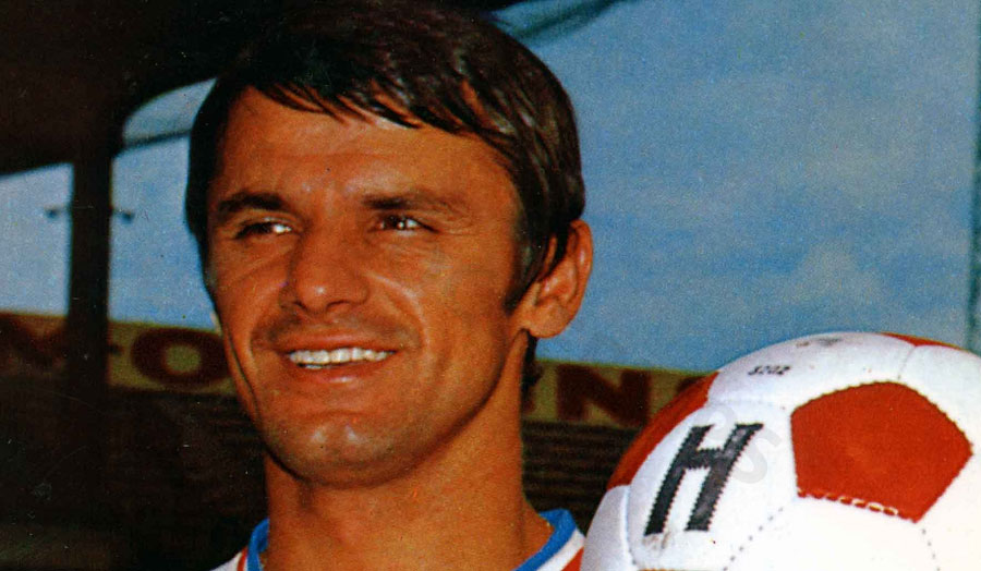 Josip Skoblar – Scored 44 goals in 1970–71, a Ligue 1 record