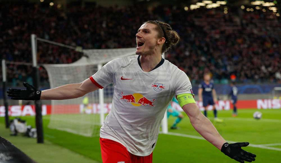 Marcel Sabitzer is a versatile attacking midfielder who stands out for his ability to shoot from long range and create breakthroughs in important matches.
