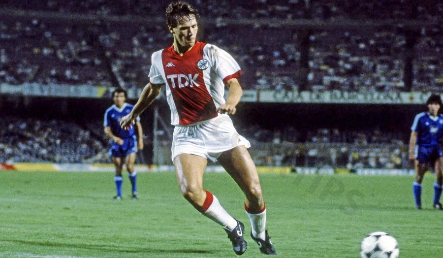 Marco van Basten - The penalty box killer, extremely high scoring efficiency and explosive play