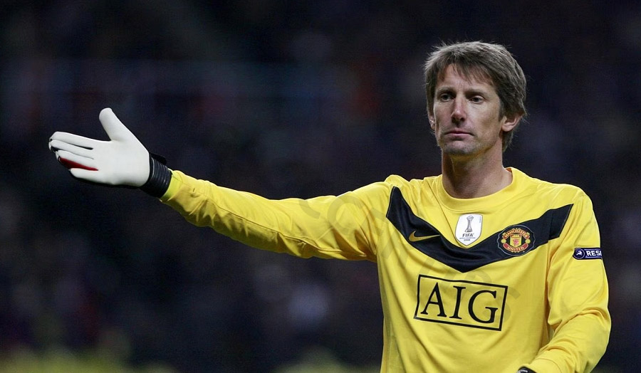 Van der Sar - Legendary goalkeeper, helps Ajax keep a clean sheet and stabilize the defense