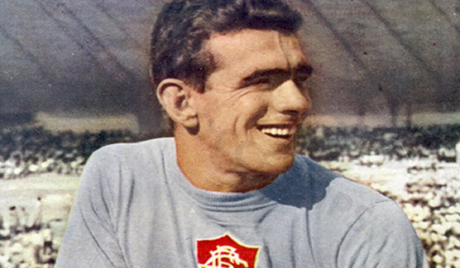 Castilho - Legendary goalkeeper with 699 matches, immortal monument in the goal