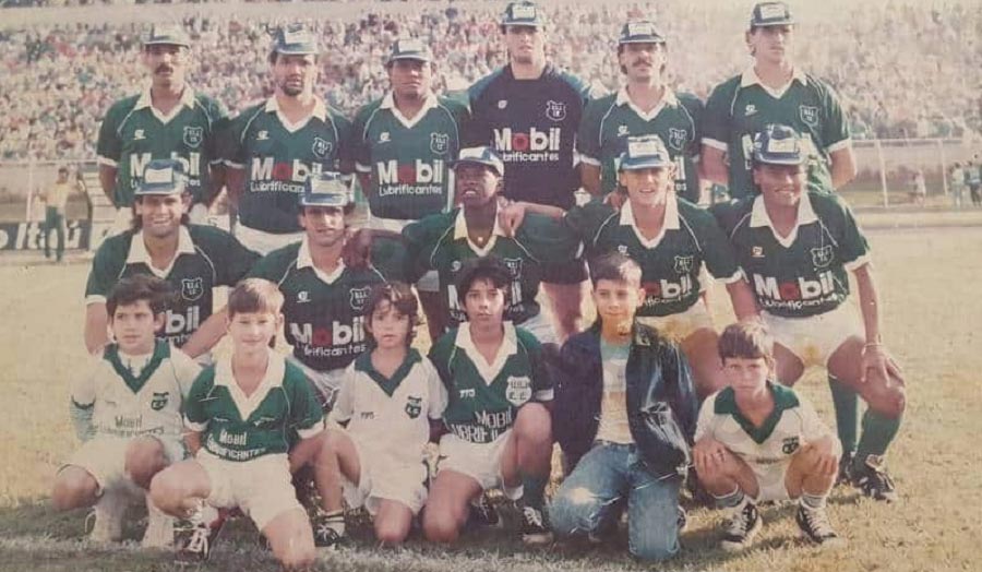 União São João - Once nurtured Roberto Carlos, now no longer has enough players to compete