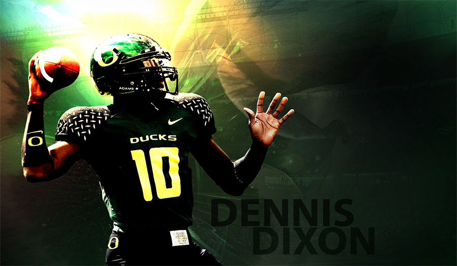 Dennis Dixon running with the ball for the Oregon Ducks