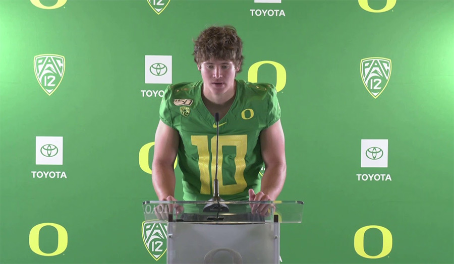 Justin Herbert throwing a pass in Oregon Ducks uniform