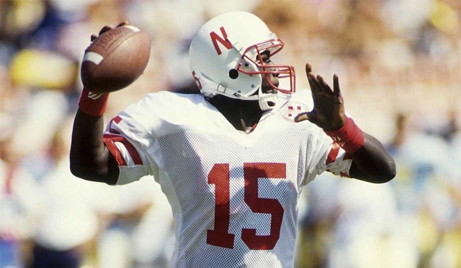 Tommie Frazier rushing as Nebraska quarterback
